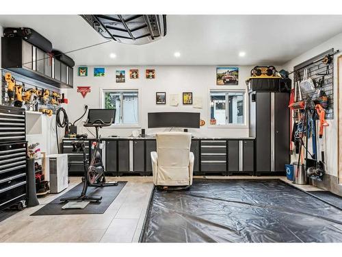 728 1 Avenue Nw, Calgary, AB - Indoor Photo Showing Gym Room