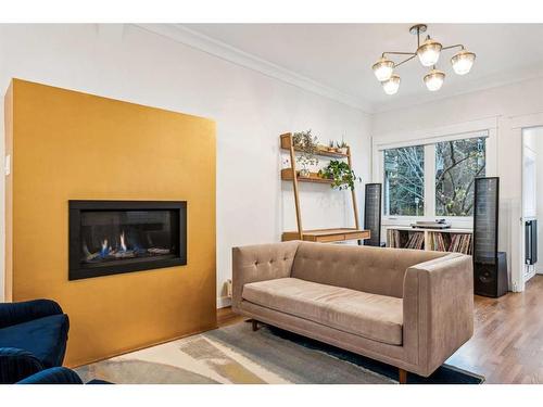 728 1 Avenue Nw, Calgary, AB - Indoor Photo Showing Living Room With Fireplace