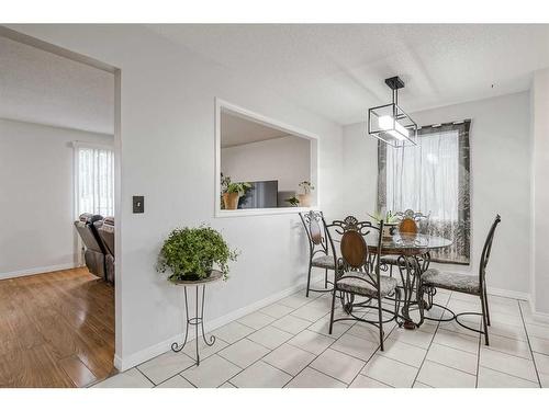 928 Pinecliff Drive Ne, Calgary, AB - Indoor Photo Showing Dining Room