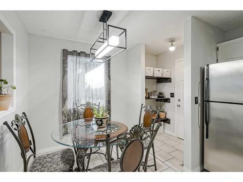 928 Pinecliff Drive Ne, Calgary, AB - Indoor Photo Showing Dining Room