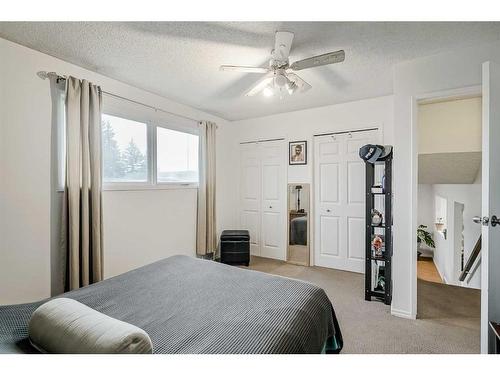 928 Pinecliff Drive Ne, Calgary, AB - Indoor Photo Showing Bedroom