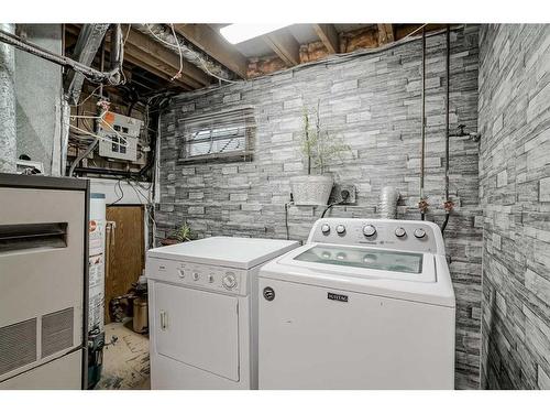 928 Pinecliff Drive Ne, Calgary, AB - Indoor Photo Showing Laundry Room