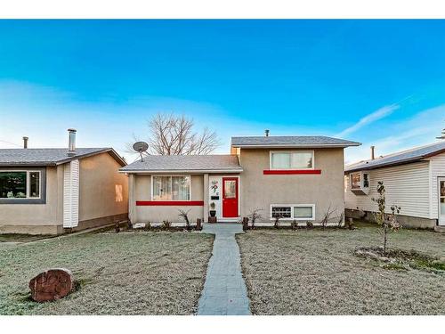 928 Pinecliff Drive Ne, Calgary, AB - Outdoor