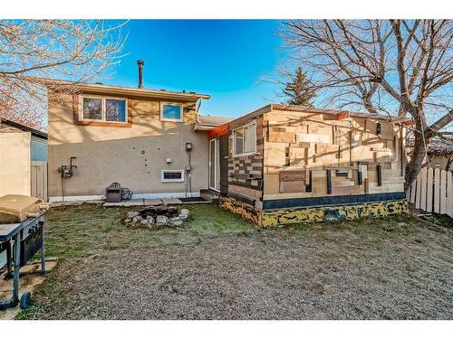 928 Pinecliff Drive Ne, Calgary, AB - Outdoor