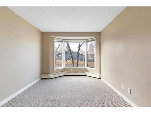 205-8403 Fairmount Drive Se, Calgary, AB - Indoor Photo Showing Other Room