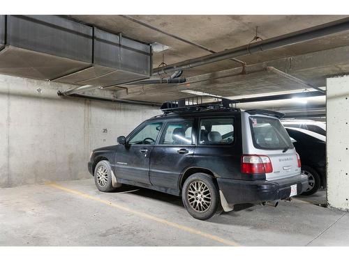 205-8403 Fairmount Drive Se, Calgary, AB - Indoor Photo Showing Garage