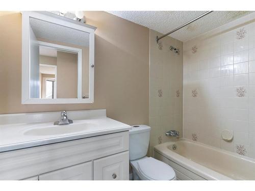 205-8403 Fairmount Drive Se, Calgary, AB - Indoor Photo Showing Bathroom