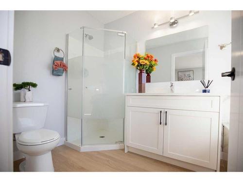 275 Hawkwood Boulevard Nw, Calgary, AB - Indoor Photo Showing Bathroom