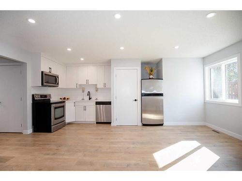 275 Hawkwood Boulevard Nw, Calgary, AB - Indoor Photo Showing Kitchen With Stainless Steel Kitchen