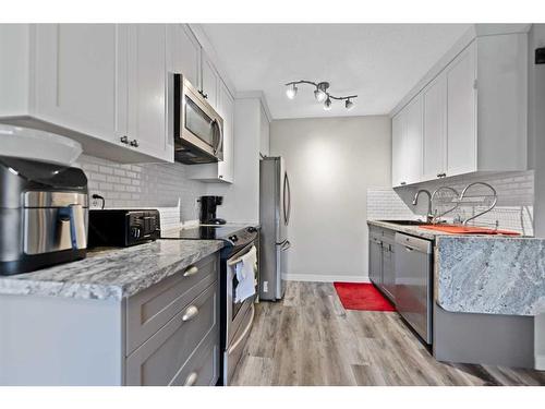 4-29 Poplar Avenue, Okotoks, AB - Indoor Photo Showing Kitchen With Upgraded Kitchen