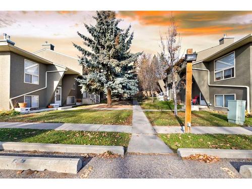 4-29 Poplar Avenue, Okotoks, AB - Outdoor