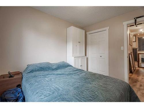 201-2010 11 Avenue Sw, Calgary, AB - Indoor Photo Showing Bedroom