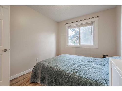 201-2010 11 Avenue Sw, Calgary, AB - Indoor Photo Showing Bedroom