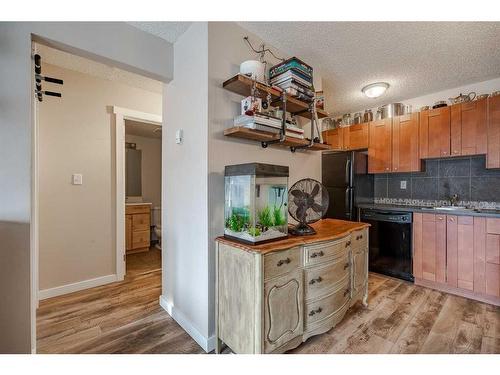 201-2010 11 Avenue Sw, Calgary, AB - Indoor Photo Showing Kitchen