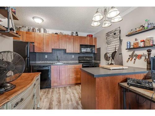 201-2010 11 Avenue Sw, Calgary, AB - Indoor Photo Showing Kitchen