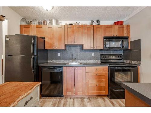 201-2010 11 Avenue Sw, Calgary, AB - Indoor Photo Showing Kitchen