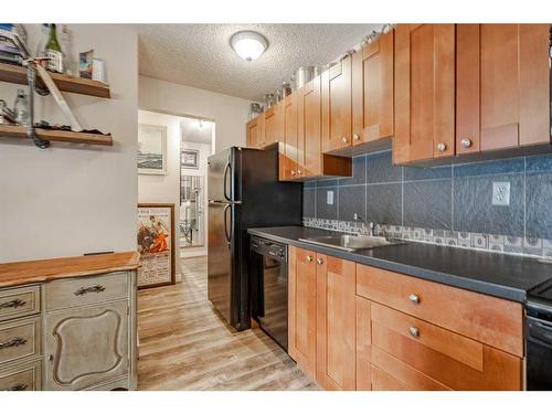 201-2010 11 Avenue Sw, Calgary, AB - Indoor Photo Showing Kitchen