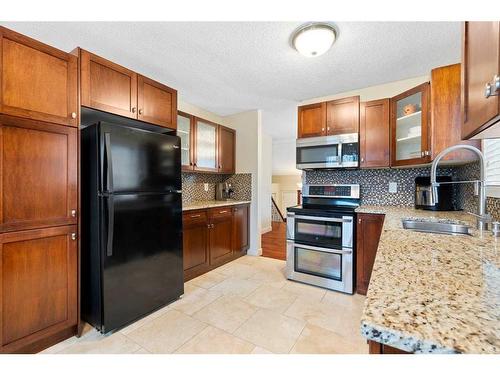 53 Shawinigan Road Sw, Calgary, AB - Indoor Photo Showing Kitchen