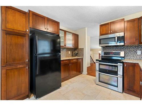 53 Shawinigan Road Sw, Calgary, AB - Indoor Photo Showing Kitchen