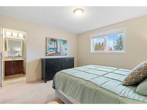 53 Shawinigan Road Sw, Calgary, AB - Indoor Photo Showing Bedroom