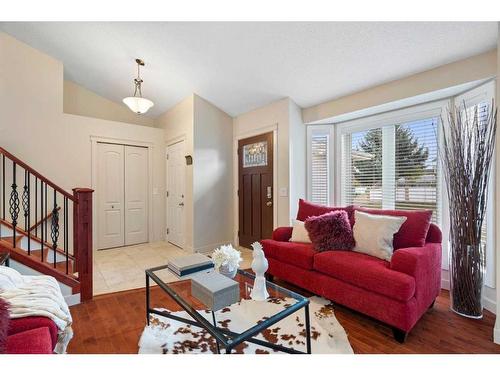 53 Shawinigan Road Sw, Calgary, AB - Indoor Photo Showing Living Room