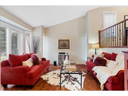 53 Shawinigan Road Sw, Calgary, AB - Indoor Photo Showing Living Room