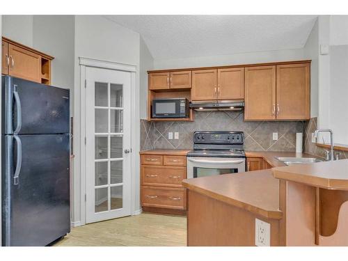 211 Cranberry Way Se, Calgary, AB - Indoor Photo Showing Kitchen