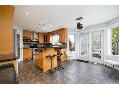 192 Lindstrom Crescent, Fort Mcmurray, AB - Indoor Photo Showing Kitchen