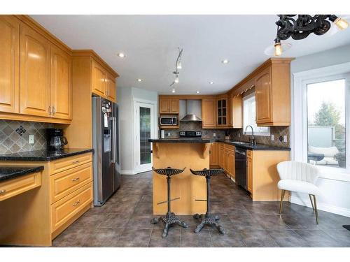 192 Lindstrom Crescent, Fort Mcmurray, AB - Indoor Photo Showing Kitchen