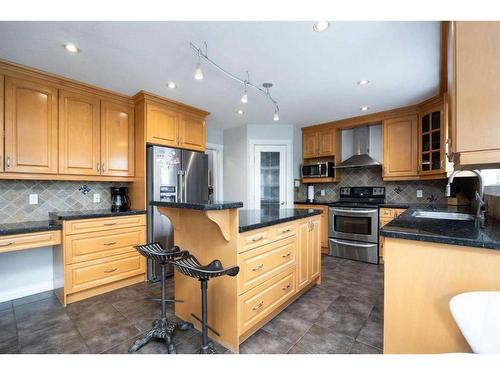 192 Lindstrom Crescent, Fort Mcmurray, AB - Indoor Photo Showing Kitchen