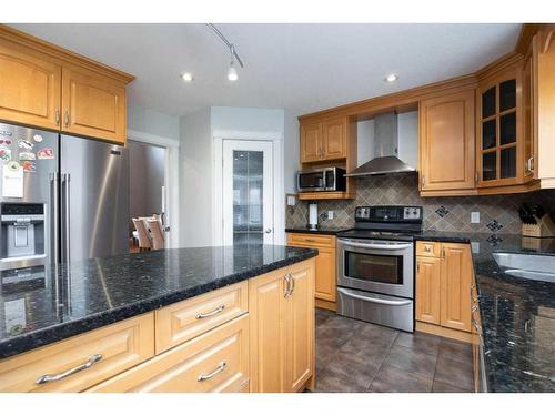 192 Lindstrom Crescent, Fort Mcmurray, AB - Indoor Photo Showing Kitchen