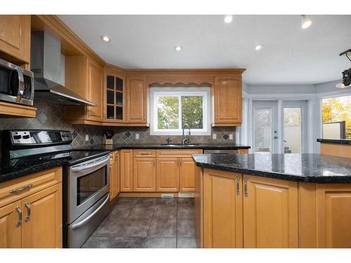 192 Lindstrom Crescent, Fort Mcmurray, AB - Indoor Photo Showing Kitchen