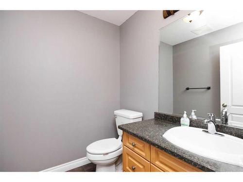 192 Lindstrom Crescent, Fort Mcmurray, AB - Indoor Photo Showing Bathroom