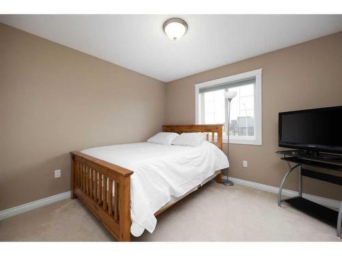 192 Lindstrom Crescent, Fort Mcmurray, AB - Indoor Photo Showing Bedroom