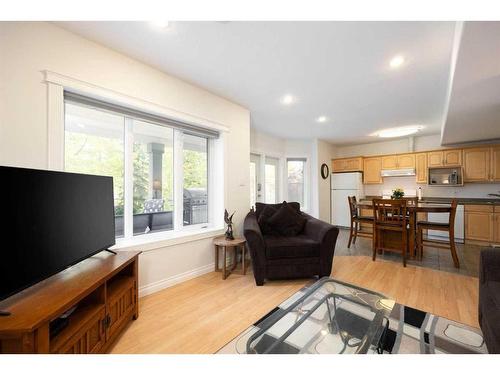 192 Lindstrom Crescent, Fort Mcmurray, AB - Indoor Photo Showing Living Room