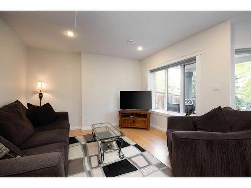 192 Lindstrom Crescent, Fort Mcmurray, AB - Indoor Photo Showing Living Room