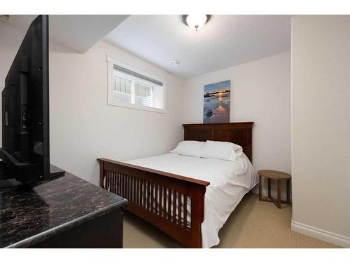 192 Lindstrom Crescent, Fort Mcmurray, AB - Indoor Photo Showing Bedroom