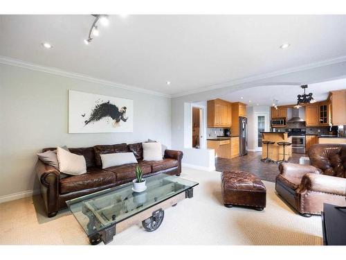 192 Lindstrom Crescent, Fort Mcmurray, AB - Indoor Photo Showing Living Room