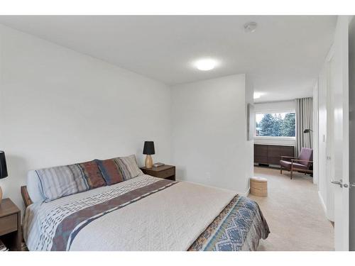 2316 Palisade Drive Sw, Calgary, AB - Indoor Photo Showing Bedroom