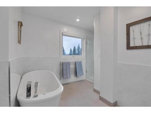 2316 Palisade Drive Sw, Calgary, AB - Indoor Photo Showing Bathroom