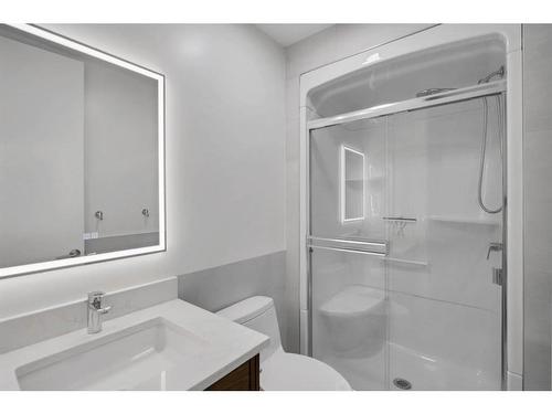 2316 Palisade Drive Sw, Calgary, AB - Indoor Photo Showing Bathroom