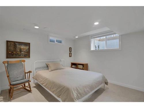 2316 Palisade Drive Sw, Calgary, AB - Indoor Photo Showing Bedroom