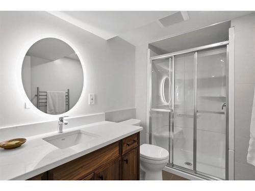 2316 Palisade Drive Sw, Calgary, AB - Indoor Photo Showing Bathroom