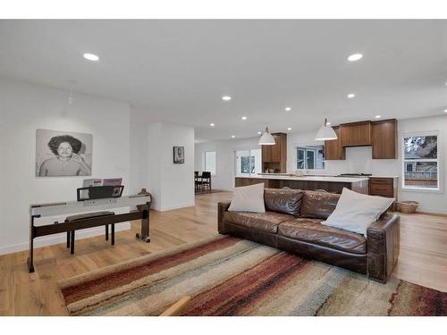 2316 Palisade Drive Sw, Calgary, AB - Indoor Photo Showing Living Room