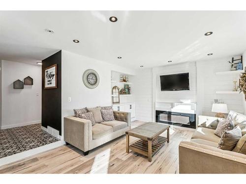 68 Hawkwood Drive Nw, Calgary, AB - Indoor Photo Showing Living Room