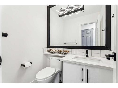 68 Hawkwood Drive Nw, Calgary, AB - Indoor Photo Showing Bathroom