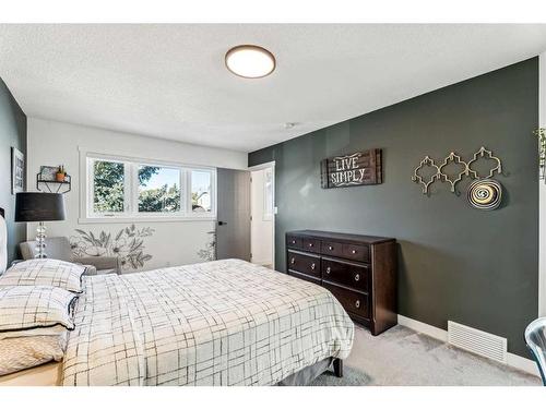 68 Hawkwood Drive Nw, Calgary, AB - Indoor Photo Showing Bedroom