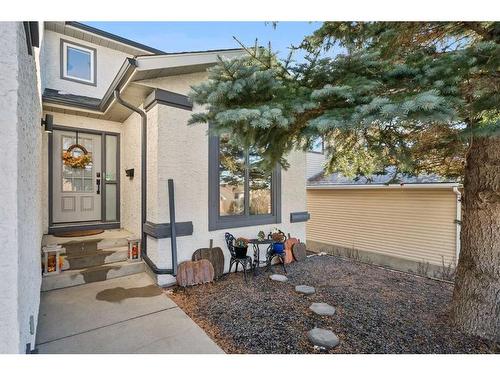 68 Hawkwood Drive Nw, Calgary, AB - Outdoor