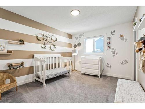 68 Hawkwood Drive Nw, Calgary, AB - Indoor Photo Showing Bedroom