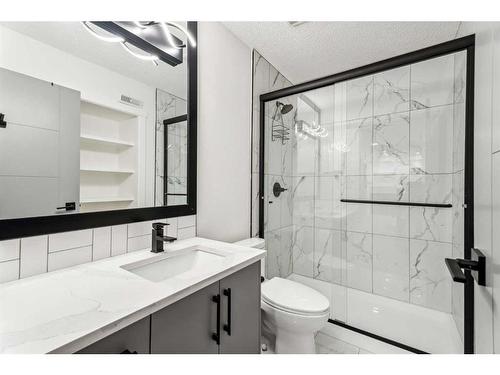 68 Hawkwood Drive Nw, Calgary, AB - Indoor Photo Showing Bathroom